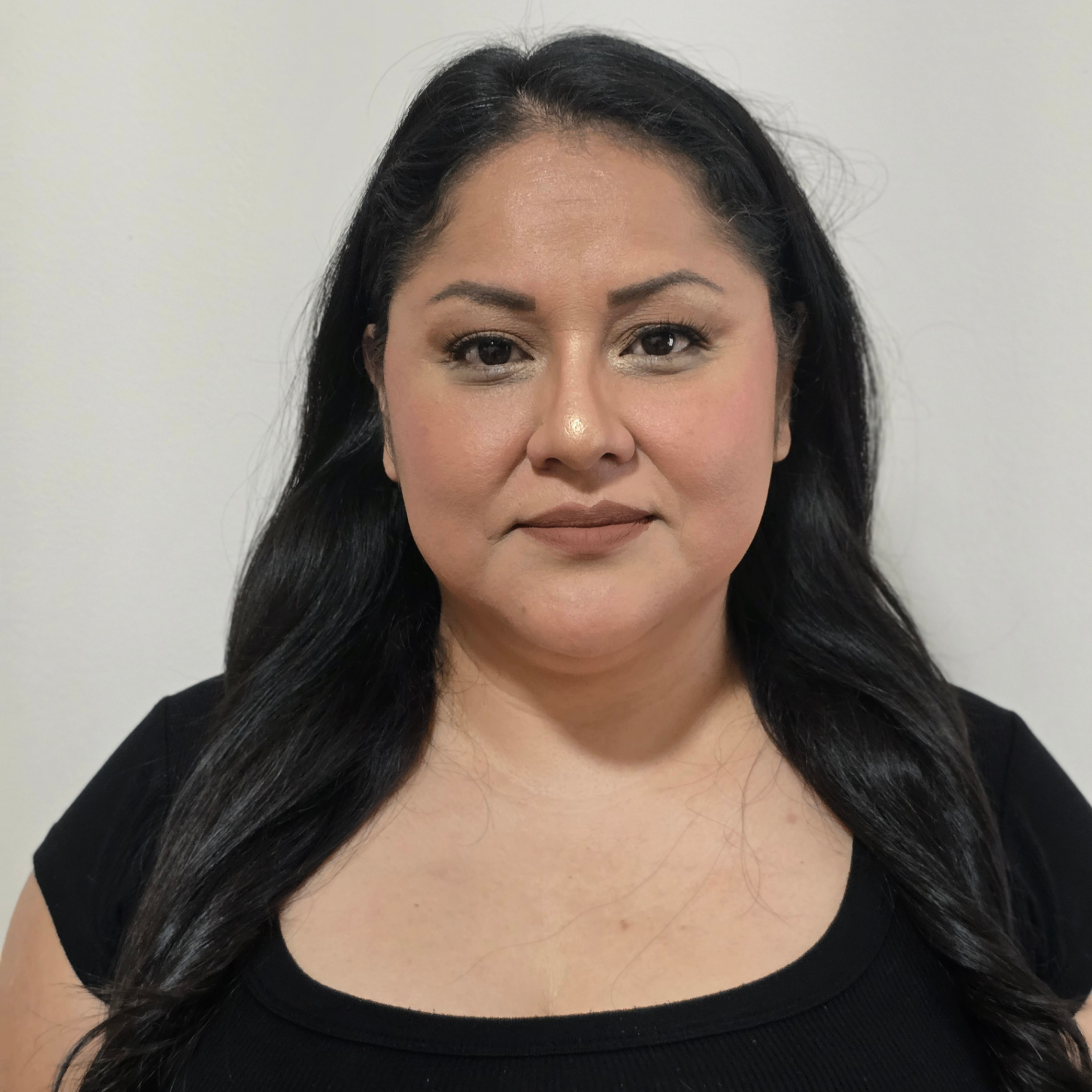 Portrait of Flor Villagran, bilingual telehealth therapist